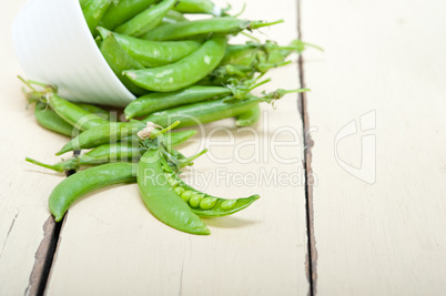 hearthy fresh green peas