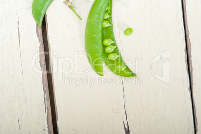 hearthy fresh green peas