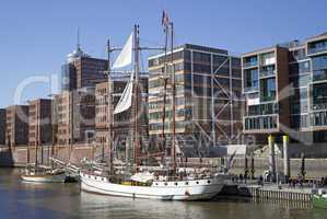 Alte Schiffe im Sandtorhafen in der Hafencity, Hamburg, Deutschl