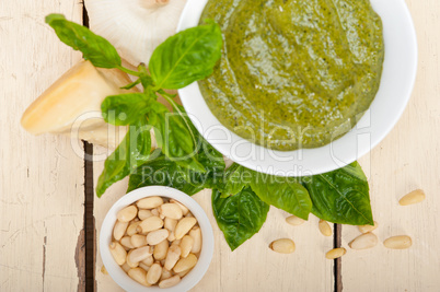 Italian basil pesto sauce ingredients