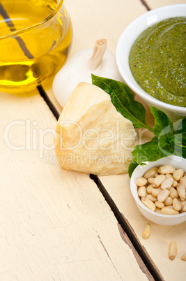 Italian basil pesto sauce ingredients