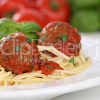 Italienisches Essen Spaghetti mit Hackfleisch Bällchen Nudeln P