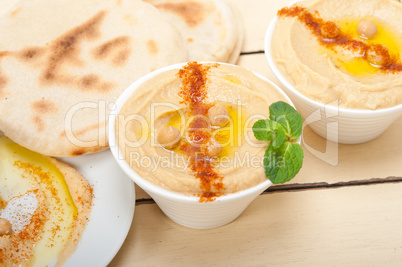 Hummus with pita bread