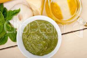 Italian basil pesto sauce ingredients