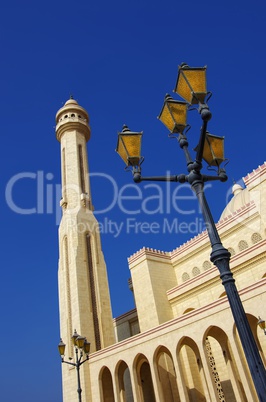 Moschee in Abu Dhabi am Morgen mit Laterne