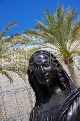 Kunst Skulptur in Abu Dhabi Mona Lisa mit Bart