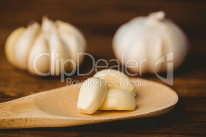 Garlic cloves and bulb on chopping board