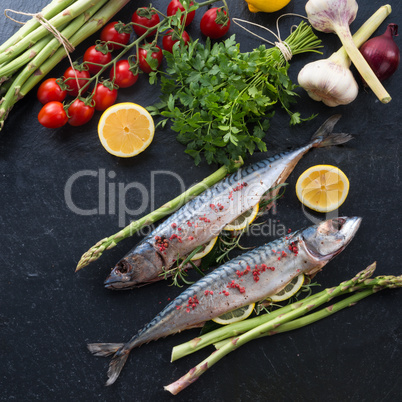 makrele with green asparagus