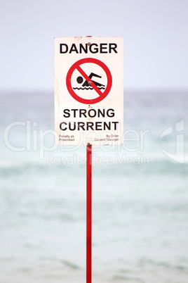 Warnschild am Strand