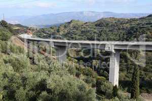 Bau einer Autobahnbrücke auf Kreta