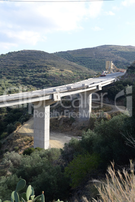 Bau einer Autobahnbrücke auf Kreta