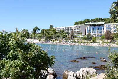 Badestrand bei Rovinj, Istrien, Kroatien