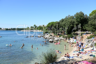 Badestrand bei Rovinj, Istrien, Kroatien