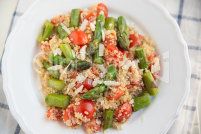 Couscous Salat mit Spargel