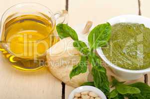 Italian basil pesto sauce ingredients