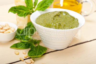 Italian basil pesto sauce ingredients