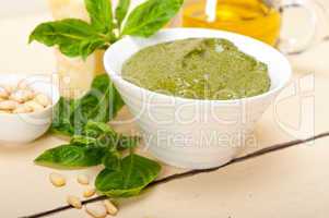 Italian basil pesto sauce ingredients