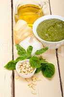 Italian basil pesto sauce ingredients