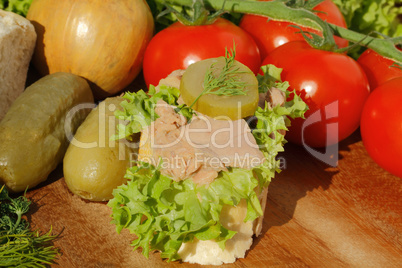 Baguette, Thunfischfilet, Salat, Gemüse