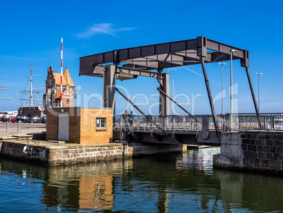 Brücke und Hafenamt in Stralsund