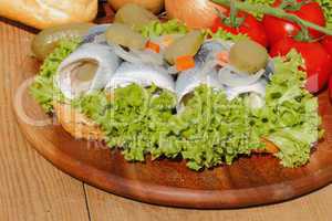 Fischbrötchen mit saurem Hering, Rollmops,Salat, Gewürzgurken, Z