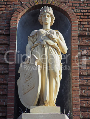 Skulptur mit Stadtwappen am Rathaus von Tönning