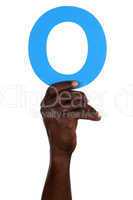Hand halten Buchstabe O Zahl 0 aus Alphabet