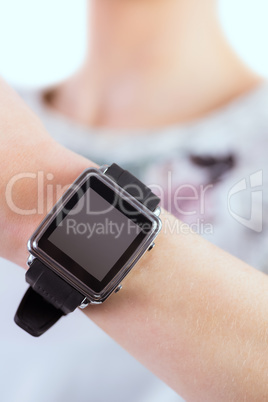 Woman wearing her smartwatch