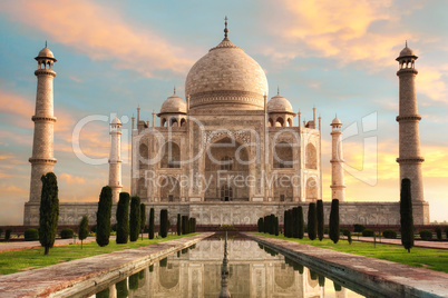 Der Taj Mahal beim Sonnenaufgang