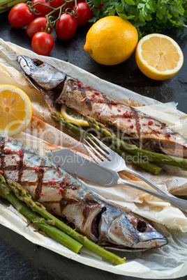 Grilled mackerel with asparagus