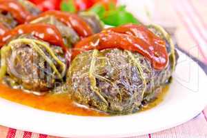 Rhubarb leaves stuffed with sauce in plate