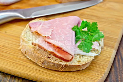 Sandwich with ham and knife