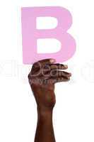 Hand halten Buchstabe B aus Alphabet