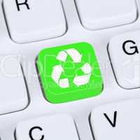 Internet Konzept Recycling Button für Umweltschutz auf Computer