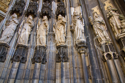 Statuen am Kölner Dom