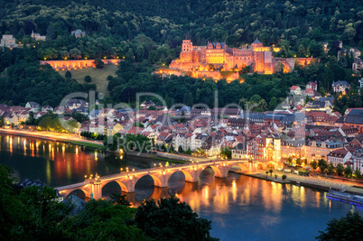 Heidelberg bei Abenddämmerung