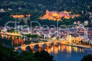 Heidelberg bei Abenddämmerung