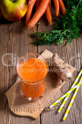 freshly squeezed carrot juice