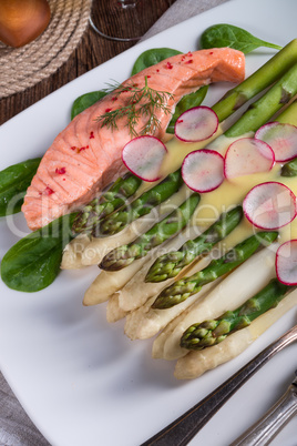 Asparagus with salmon