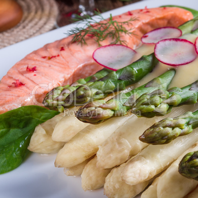 Asparagus with salmon