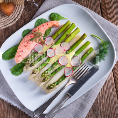 Asparagus with salmon