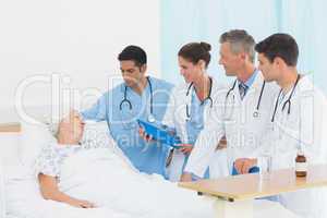 Doctor explaining report to female patient