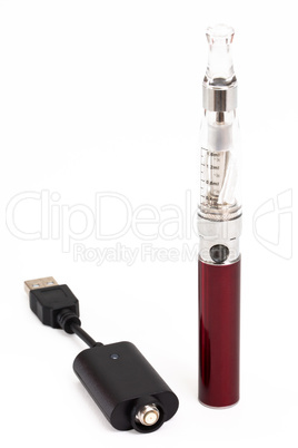 E-Zigarette mit Ladekabel