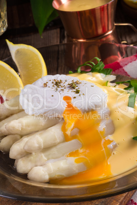 white asparagus served with a fine hollandaise sauce and Poache
