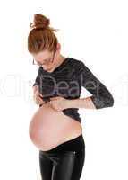Pregnant woman showing bally.