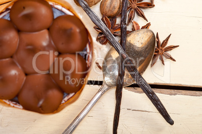 chocolate vanilla and spices cream cake dessert