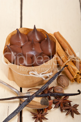 chocolate vanilla and spices cream cake dessert