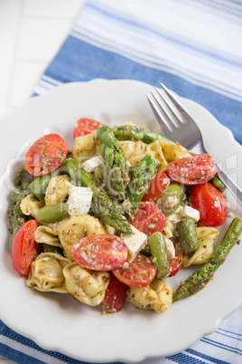 Tortellini mit Spargel und Tomaten