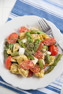 Tortellini mit Spargel und Tomaten