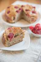 Bananenkuchen mit Himbeeren